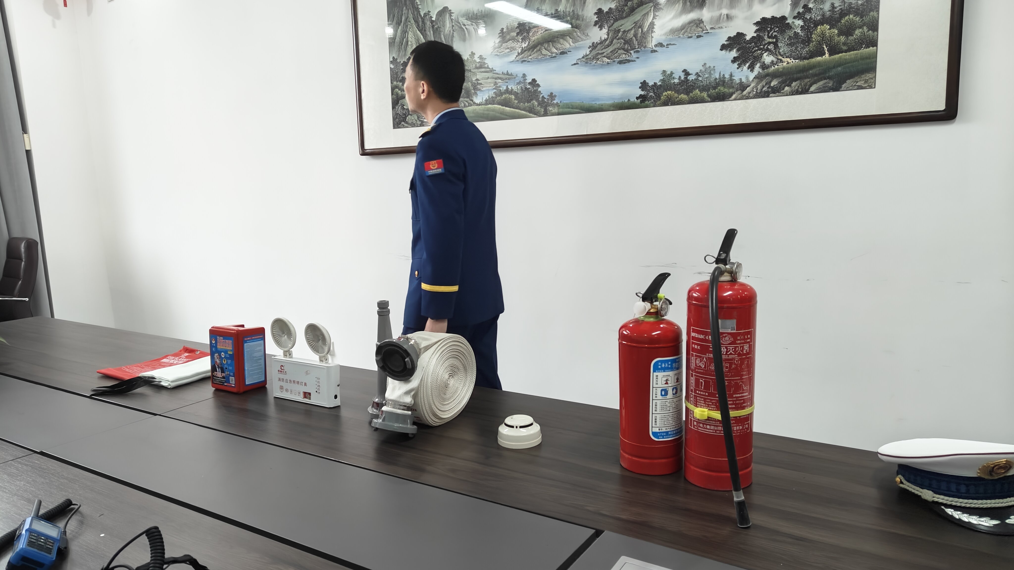 消防直播进企业 安全宣讲入人心——友通公司联合消防救援大队开展会议室专场消防直播宣传活动